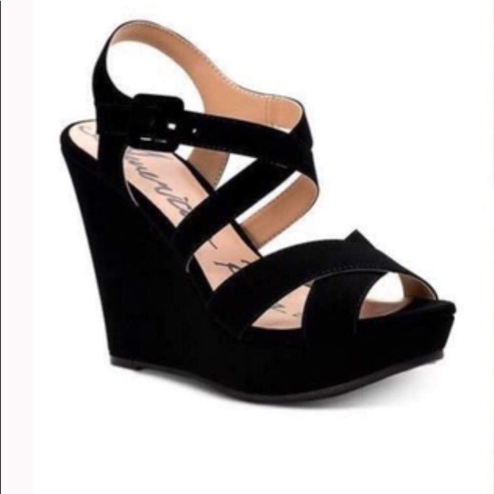 Black wedges